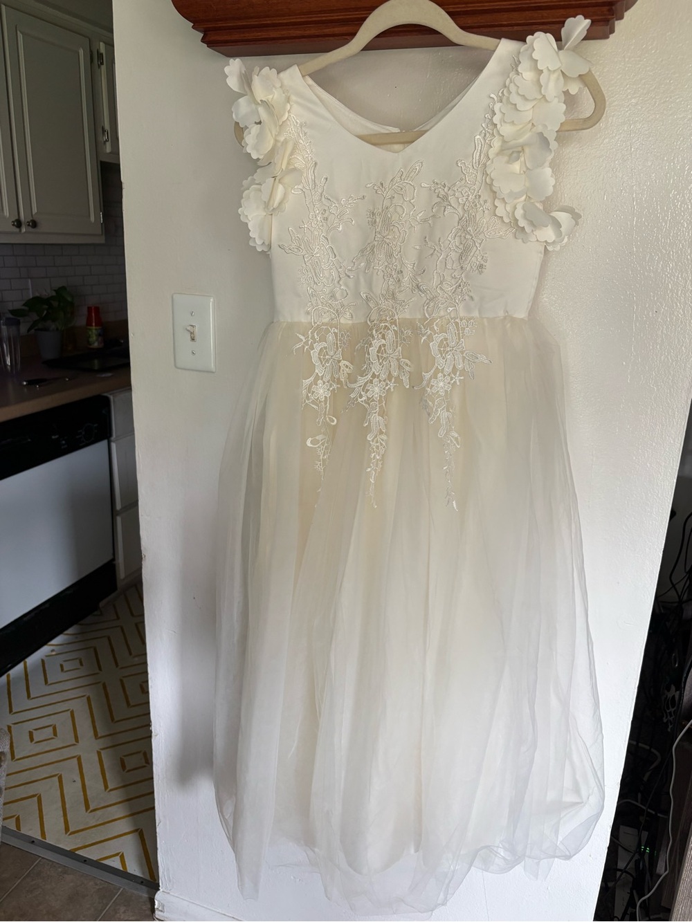 Trish Scully Child Ivory Floral-Appliqué Tulle Girls' Formal Dress